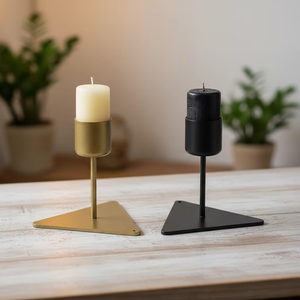 Juego de Portavelas Metálicos Modernos con Base Triangular, Candelabros Geométricos en Dorado y Negro para Decoración de Mesa, Venta al Por Mayor B2B - Product Image 1