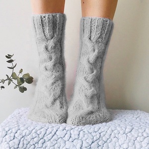 ถุงเท้าไหมพรมถักหนาสำหรับผู้หญิง ขายส่ง ถุงเท้าข้อสั้นแบบถักลายเคเบิล อุ่นสบาย สั่งทำโลโก้ได้ สไตล์ลำลอง ระบายอากาศได้ดี - Product Image 4