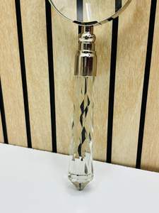 Lupa de cristal de 3'' con acabado en latón y mango de cristal de diseño - Product Image 4