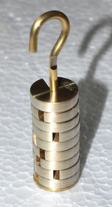 Juego de Pesas de Latón Ranuradas de Precisión DD International con Soporte Colgante para Balanzas de Laboratorio, Experimentos de Física, Personalizable OEM - Product Image 6