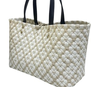 Sac à main tissé en plastique blanc beige populaire et sac fait main avec poignée en cuir noir élégante pour femme, idéal pour les trajets quotidiens - Product Image 3