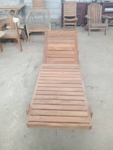 Tumbona Contemporánea de Madera de Teca con Listones para Piscina, con Estructura Resistente en Forma de Caja - Product Image 3