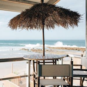 ร่มสนามสานมือจากหญ้าทะเลและไม้ไผ่ สำหรับกลางแจ้ง พร้อมโต๊ะ ป้องกันแสงแดด ผลิตในเวียดนาม - Product Image 6