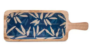 Plato de madera con mango para servir, plato de aperitivos con estampado esmaltado de la mejor calidad con asa - Product Image 5