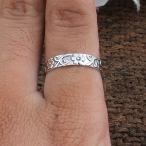 Bague en argent sterling 925 en gros, motif floral marguerite naturelle gravée, bague empilable pour femme, bijoux fins, directement de l'usine - Product Image 6