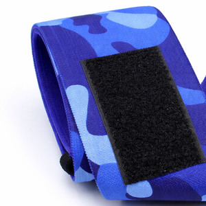Attelle de coude élastique camouflage bleu avec sangle de compression réglable pour la gym, le fitness et l'haltérophilie - Product Image 2