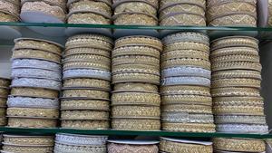 งานปักลายสัตว์ทำมือแบบสั่งทำพิเศษ แต่งขอบด้วยลูกไม้เมทัลลิก ประดับเลื่อม ดีไซน์วินเทจ เป็นมิตรกับสิ่งแวดล้อม สำหรับตกแต่งเสื้อผ้าแฟชั่น - Product Image 2