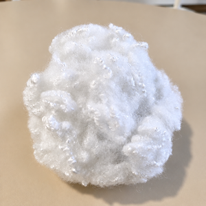 Fibre de polyester creuse conjuguée recyclée blanche Nam Vang Ha, ignifuge, 6D 64mm, matériau de rembourrage doux - Product Image 2