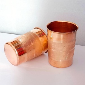 Vaso de Cobre Martillado ILAHI, Ecológico, con Tapas Modernas, Empaque en Caja Blanca, de Uttar Pradesh, para Uso en Casa, Hotel o Fiestas - Product Image 3