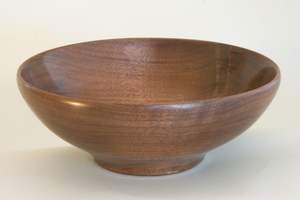 Bol de service en bois de style vintage avec détails faits à la main et charme classique, idéal pour la décoration de table et le service des aliments - Product Image 6