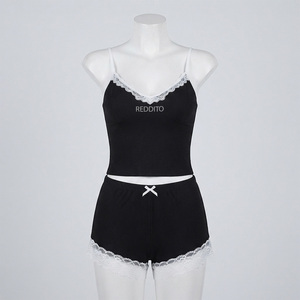 Ensemble de détente Reddito pour femme en satin de soie 100%, sans manches, col en V, couleur unie, short, deux pièces, vêtements de nuit pour adulte, style printemps, longueur genou - Product Image 1
