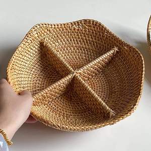 Bandeja Redonda de Ratán con Divisiones para Servir Frutas, Dulces, Nueces, Verduras y Otros Bocadillos - Product Image 6