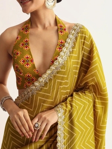 Sari en Georgette Imprimé Rayé Leheriya pour Femme KV avec Blouse Non Cousue (Jaune) Réversible Séchage Rapide pour Mariage - Product Image 1