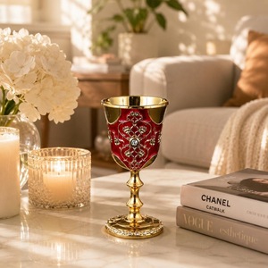 Gobelet élégant à bord doré avec accent en cristal, coupe à vin en laiton faite à la main, décoration de mariage - Product Image 3
