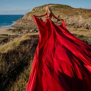 Robe longue de soirée en satin de soie pour femme, style créateur, avec traîne fluide, haute couture, pour séance photo - Product Image 1
