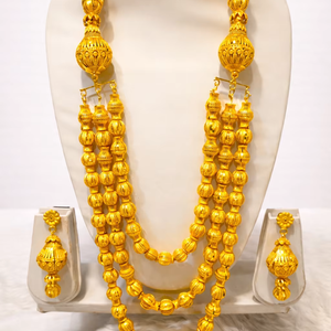 MOLL JEWELLERS Elegante y Moderno Conjunto de Collar Floral de Oro Laminado con Circonitas, Pendientes y Anillo a Juego para Novias y Ocasiones Festivas Modelo 93003 - Product Image 1