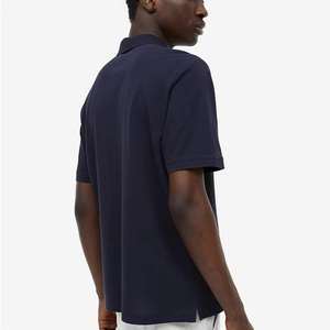 เสื้อโปโลแขนสั้นผู้ชาย ทรงเข้ารูป คอกลม ตัดเย็บด้วยผ้าฝ้ายลายทางตัดสี - Product Image 5