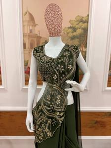 Sari en soie à bordure charmante, Choli brodé à la main, veste Shrug pré-drapée, tenue indienne pour mariage et fête pour femmes - Product Image 3