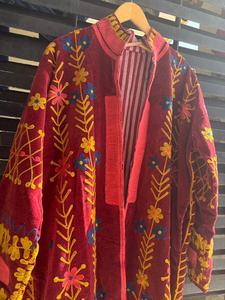 Abrigo Largo Gótico de Terciopelo Reversible Ecológico para Mujer, Tallas Grandes, Hecho a Mano con Patrón Floral Bordado, Capucha y Hombros Caídos - Product Image 5