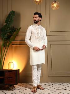 Ensemble Kurta Pyjama Traditionnel Blanc Brodé de Soie pour Homme, Tunique avec Col et Poignets Ornés de Zari, Tenue de Fête et de Cérémonie, Vente en Gros, Style Ethnique - Product Image 3