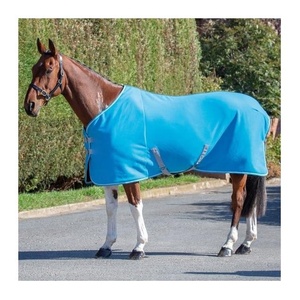 Couverture d'extérieur pour cheval en tissu Oxford Ripstop imperméable, motif à carreaux blancs avec bordure rouge, rabat de queue moyen, 2 sangles de fixation, pour l'équitation toutes saisons - Product Image 5
