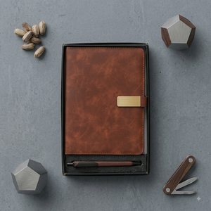 Carnet de notes A5 Aurelux en cuir PU marron, multicolore, relié, avec fermoir doré, gaufrage à chaud, pour notes professionnelles, logo personnalisé - Product Image 1