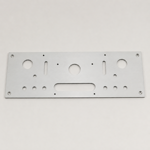 Services de fabrication OEM/ODM disponibles – Fabrication de tôles métalliques de pointe – Panneau frontal en aluminium percé - Product Image 1