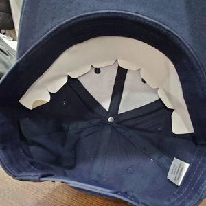 Gorra de Béisbol Deportiva de 5 Paneles, Negra, con Logotipo Bordado en 3D Personalizado, de Dos Tonos, Estilo Hip Hop, con Visera Ancha, Color Sólido, MOQ Bajo - Product Image 5