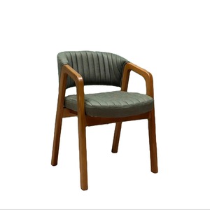 Chaise de salle à manger en teck massif au design moderne, revêtement en cuir PU, accoudoirs réglables et durables, personnalisable, bois naturel, hôtel - Product Image 1