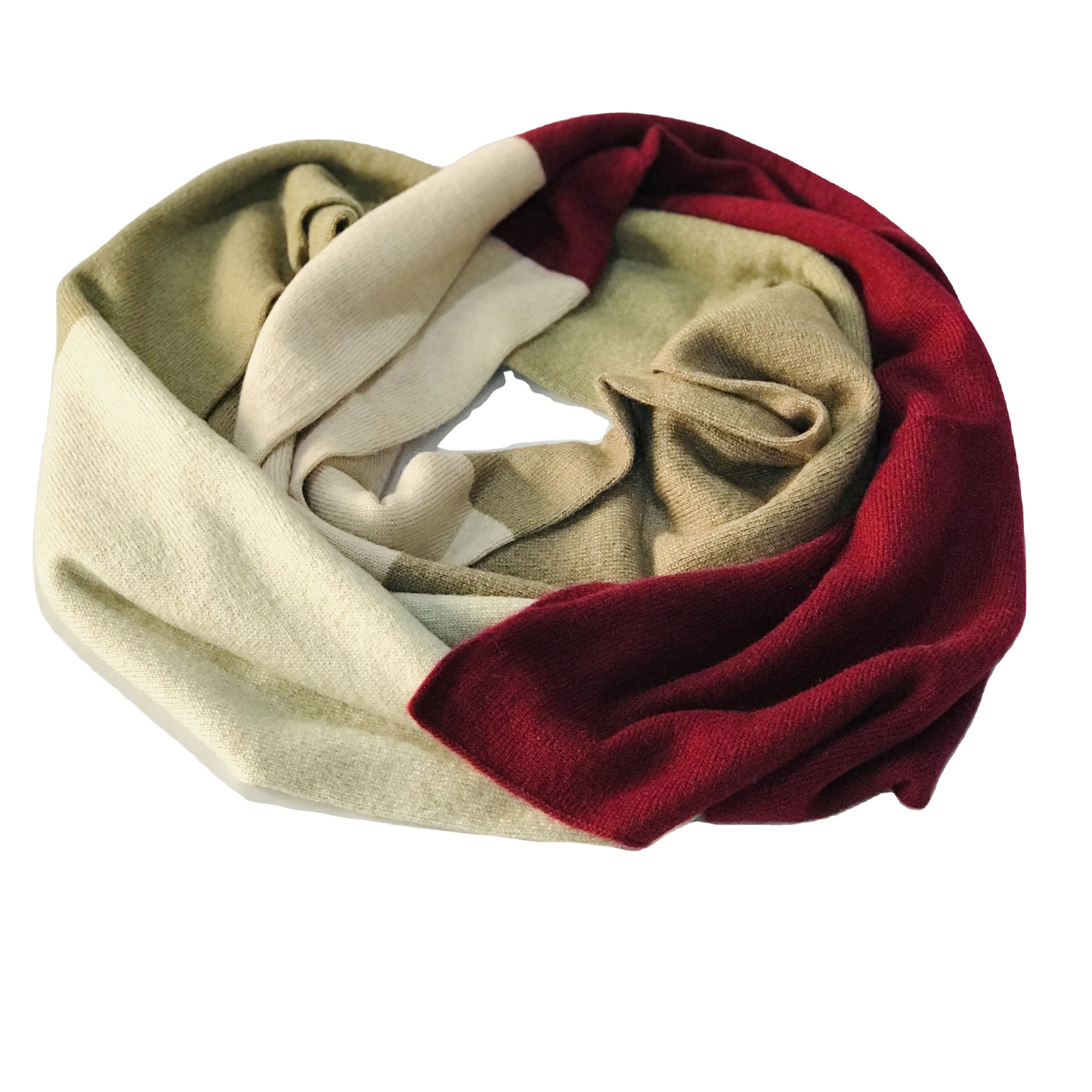 สีแดงเข้ม