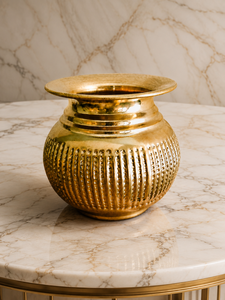 Lota Decorativa de Latón Puro, Hecha a Mano, para Rituales Religiosos y Decoración del Hogar - Product Image 2