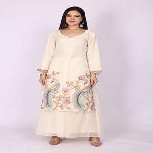 Ensemble Sharara 3 pièces de style ethnique moderne pour femmes, avec broderies et sequins faits main, tenue tendance - Product Image 5