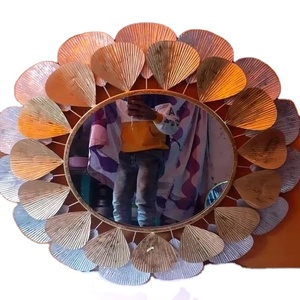 Miroirs muraux décoratifs en fer dorés mats européens pour la maison, l'hôtel moderne pour la décoration de salon et de mariage - Product Image 1