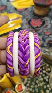 Juego de Brazaletes de Perlas de Imitación Rojas Lac con Rayas Blancas Doradas, Centro Trenzado, Joyería Étnica India Tradicional Vintage para Bodas - Product Image 4