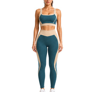 Ensemble de yoga pour femmes - Design uni sur le devant, tissu doux écologique et à séchage rapide, matériau durable, ensemble 2 pièces pour l'entraînement quotidien et la salle de sport - Product Image 1