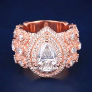 Anillo de hip hop RTS Ice Out personalizado, estilo robusto, oro rosa, forma de pera con diamantes redondos, claridad D VVS, probado con el probador de diamantes. - Product Image 1