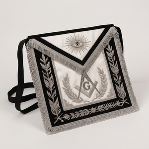 Tablier maçonnique personnalisé SMART SHINE ENTERPRISES MP-17 en velours noir, broderie argentée, motif œil et carré G, franges, style classique - Product Image 1