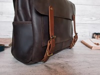 Tas Kulit Vintage Profesional dengan Rantai dan Kancing, Ringan, Mewah, Tahan Lama, untuk Laptop, Cocok untuk Eksekutif Bisnis