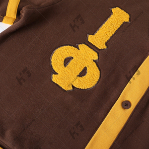 เสื้อคาร์ดิแกนคอวีสีน้ำตาลสำหรับผู้หญิงและผู้ชาย แบรนด์ OEM Custom Fraternity Iota Phi IPT  ถักนิตติ้งสำหรับฤดูใบไม้ร่วง  ทำจากขนแกะเมอริโนเนื้อละเอียดพิเศษ สวมใส่สบาย - Product Image 2