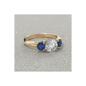 Anillo de Compromiso de Tres Piedras con Diamantes Creados en Laboratorio Stonewels, Piedras Laterales de Zafiro Azul, Anillo de Novia de Oro de Lujo Certificado - Product Image 1