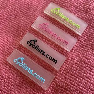 Parche de goma transparente con logotipo personalizado de alta calidad en diferentes colores, etiqueta de goma de PVC transparente con logotipo en relieve 3D - Product Image 5