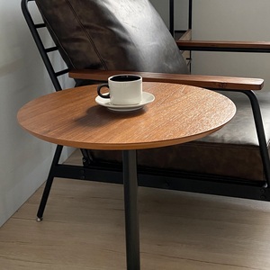 Petite table ronde portative pour le balcon et le patio - Product Image 5