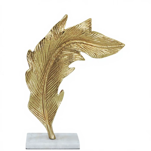 Elegante Escultura de Pluma de Aluminio Dorado con Base de Mármol Blanco |   Decoración de Mesa Metálica Moderna Hecha a Mano para el Hogar y la Oficina - Product Image 1