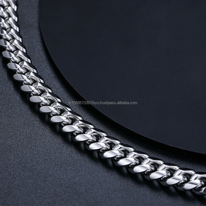 Eleva tu personalidad con un elegante eslabón de cadena cubana Miami 925 de plata de 16 mm con candado personalizado con diamantes Mooissanite - Product Image 4