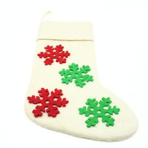 Calcetín Navideño de Fieltro de Lana con Copos de Nieve Rojos y Verdes, Diseño Blanco Hecho a Mano y Ecológico para Decoración Navideña - Product Image 1