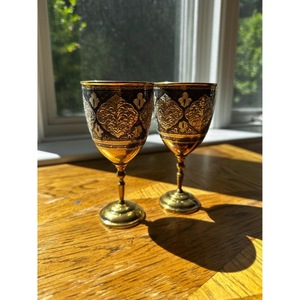 Gobelets en laiton faits à la main en gros avec motif vintage en relief en forme de cloche pour vin de fête, 2 pièces - Product Image 6