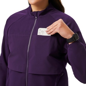 Ensembles d'uniformes médicaux unisexes en gros, T-shirt col en V et pantalon jogger, pour usage hospitalier, en rayonne et toile, avec logo - Product Image 3