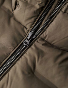 Veste matelassée en polyester rembourrée de bulles avec logo personnalisé pour homme, veste d'hiver personnalisée pour homme et femme avec doublure en sherpa - Product Image 6
