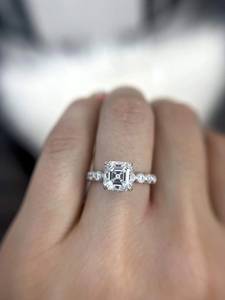 แหวนเพชรทรงปรินเซสคัท 2.00 กะรัต ประดับเพชรแบบอาร์ตเดโค ทองคำขาว 14K เพชรเลี้ยงในห้องปฏิบัติการ รับรองโดย IGI สี D สำหรับผู้หญิง เครื่องประดับแฟชั่นทันสมัยสำหรับเธอ - Product Image 3