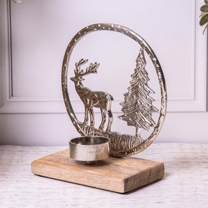 Portavelas de metal plateado con forma de ciervo y base de madera para velas de té, ideal para árbol de Navidad - Product Image 1